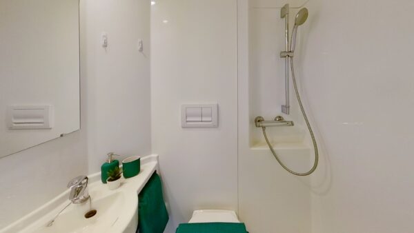 Flat-3-10-Middle-Street-Bathroom(1)